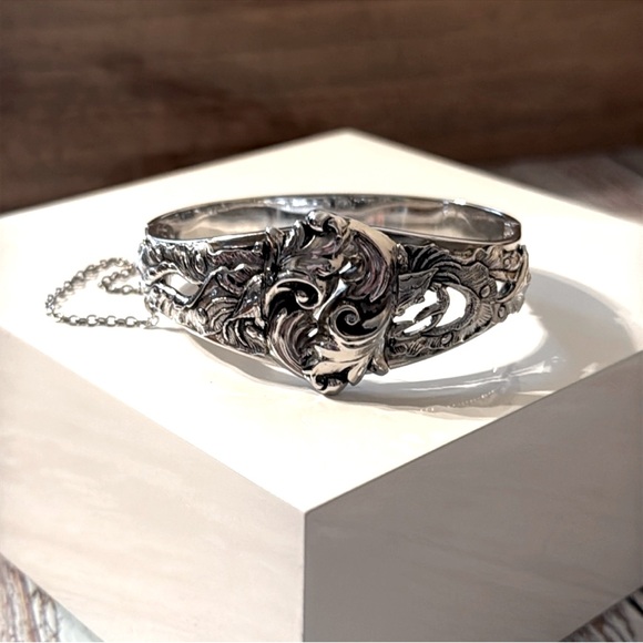 Whiting & Davis Vintage silver tone hinged bangle bracelet w/safety - Picture 1 of 7